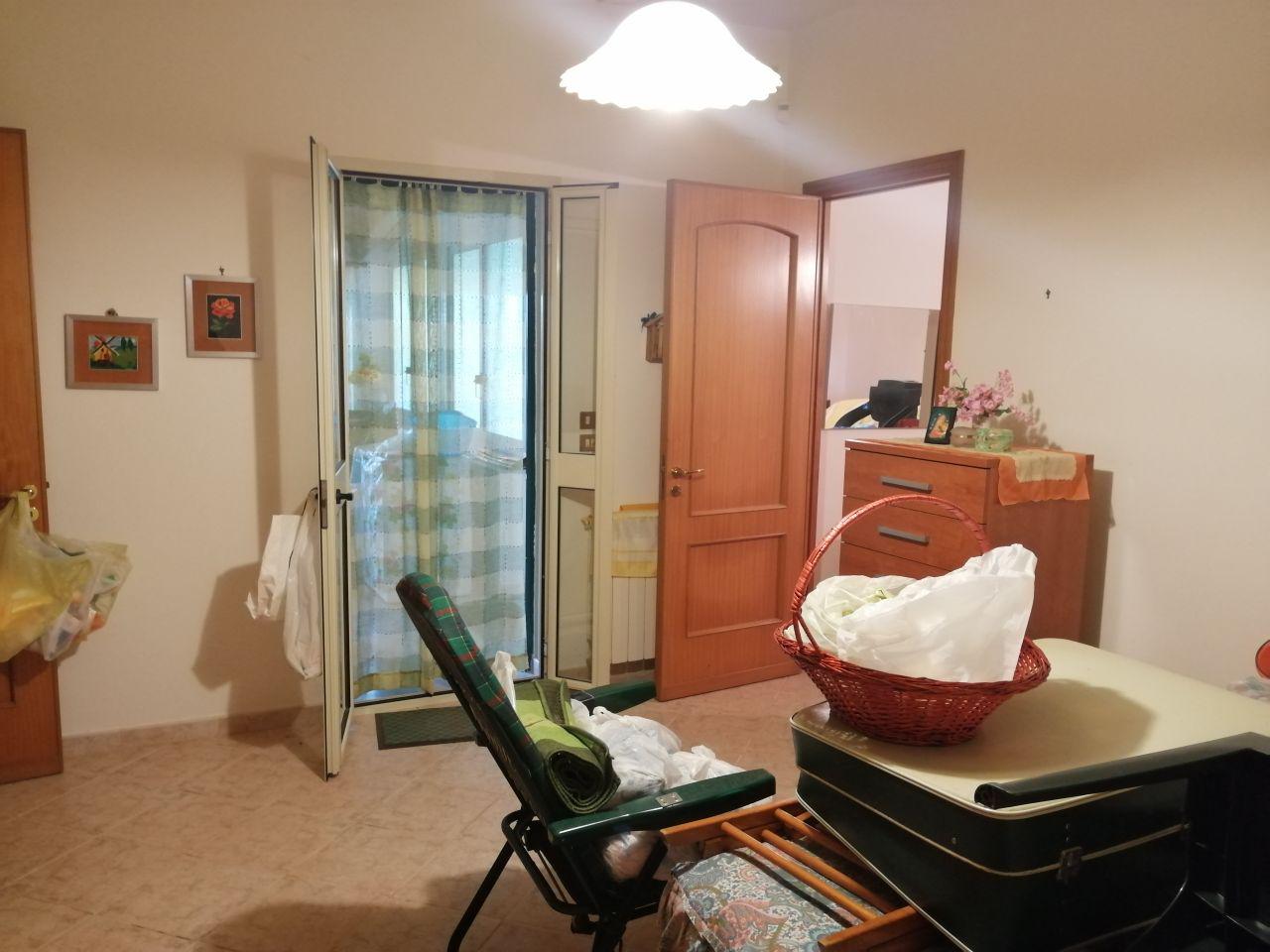 Via Pezzingoli, villino con giardino e posti auto