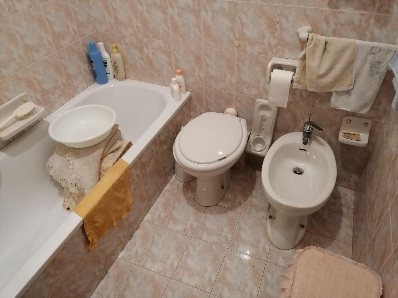 Via Pezzingoli, villino con giardino e posti auto