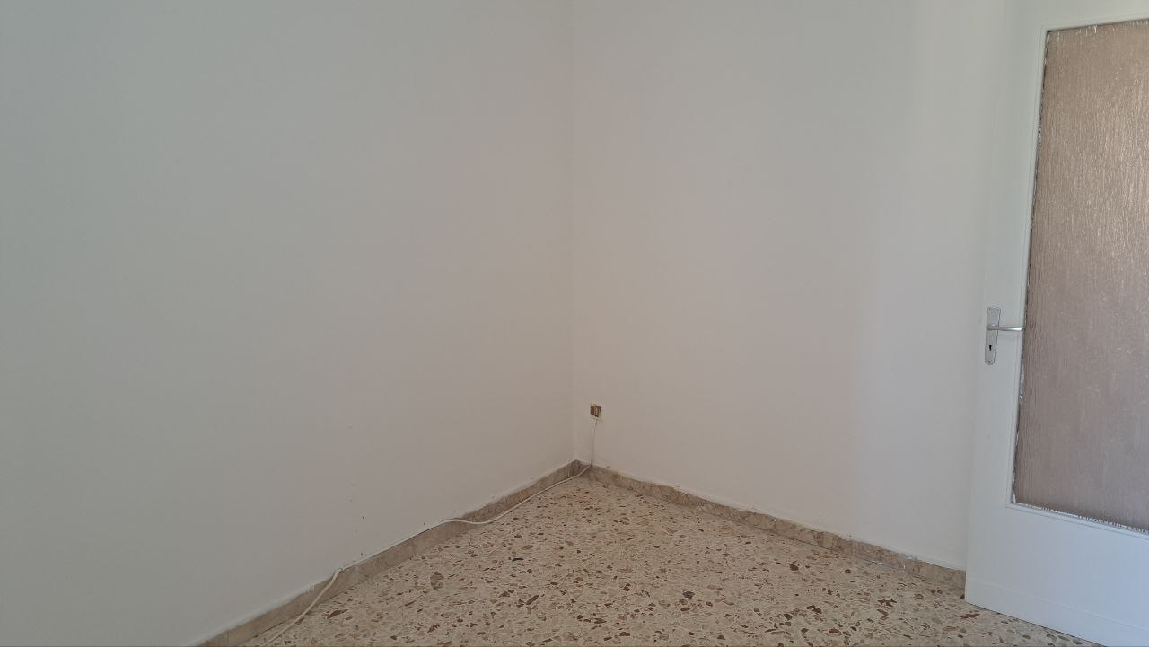Via Aldo Moro 4 locali con ampio salone e camerino
