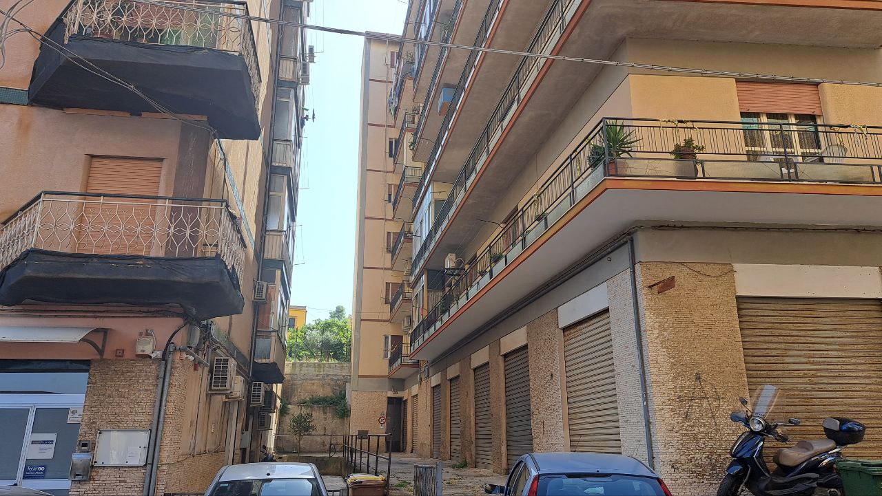 Via Aldo Moro 4 locali con ampio salone e camerino