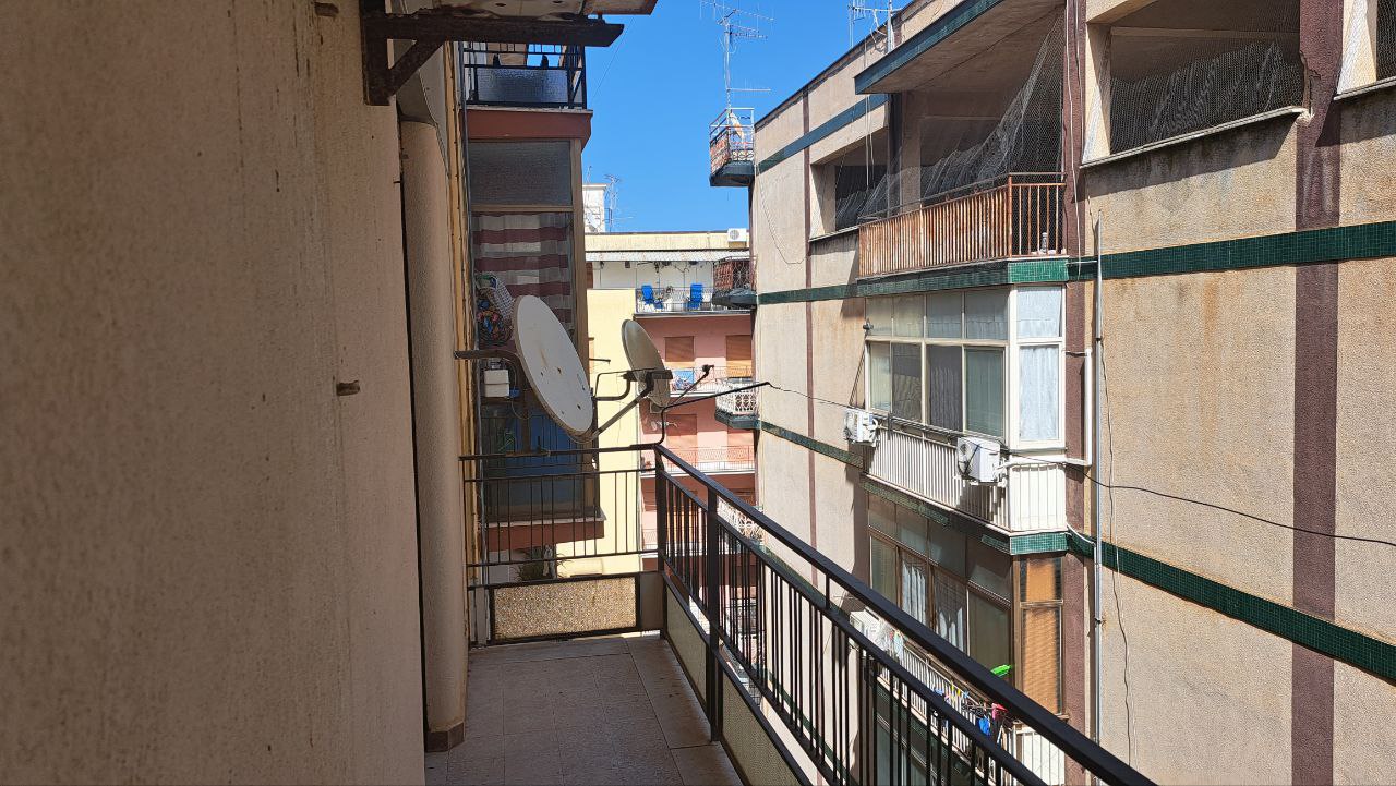 Via Aldo Moro 4 locali con ampio salone e camerino