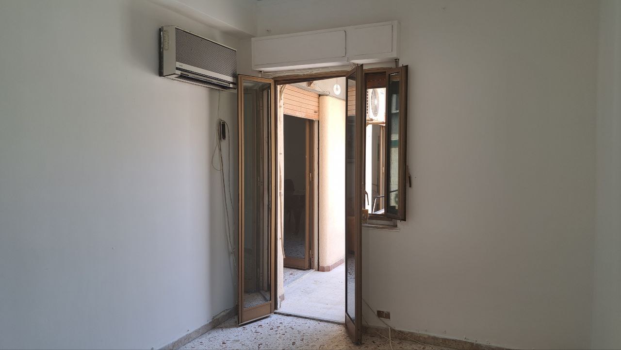 Via Aldo Moro 4 locali con ampio salone e camerino