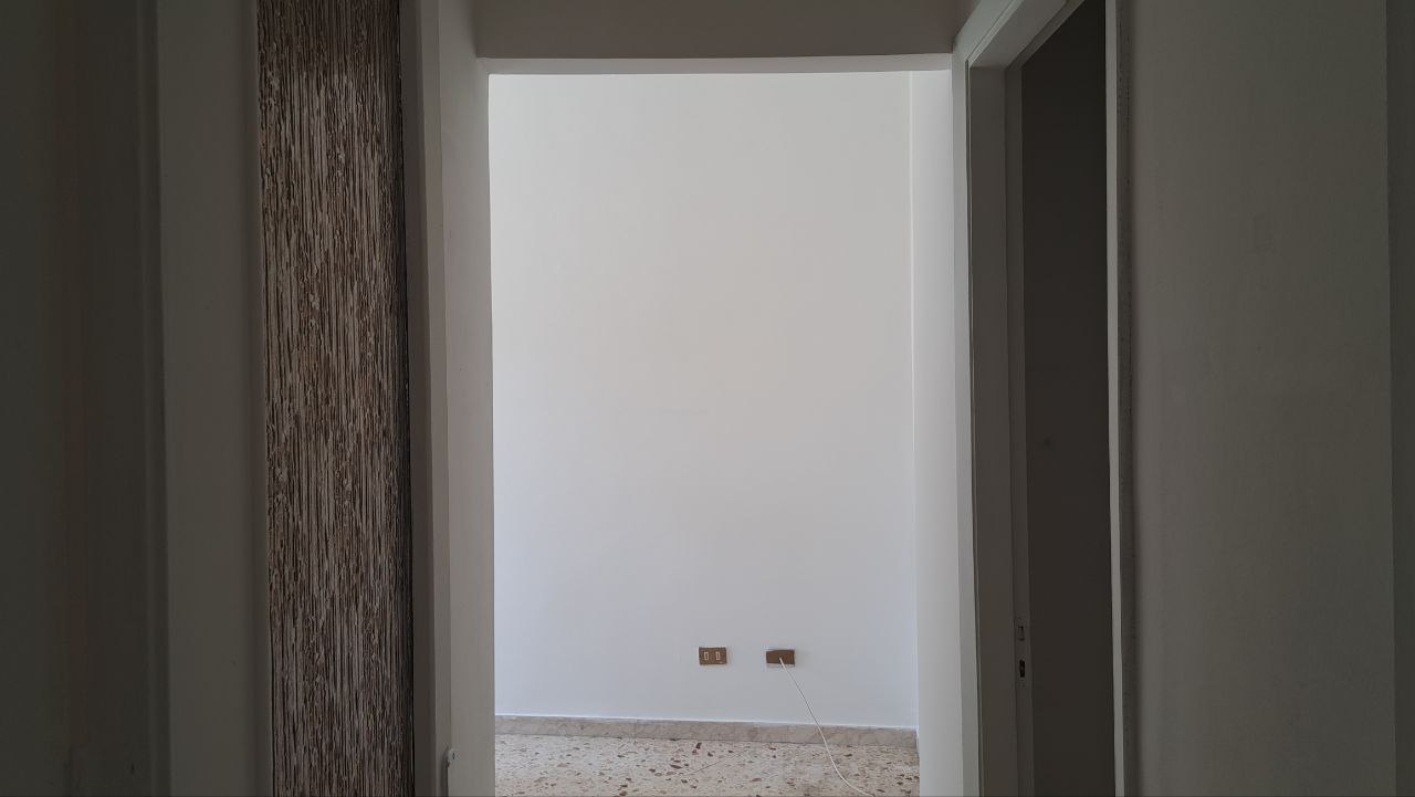 Via Aldo Moro 4 locali con ampio salone e camerino