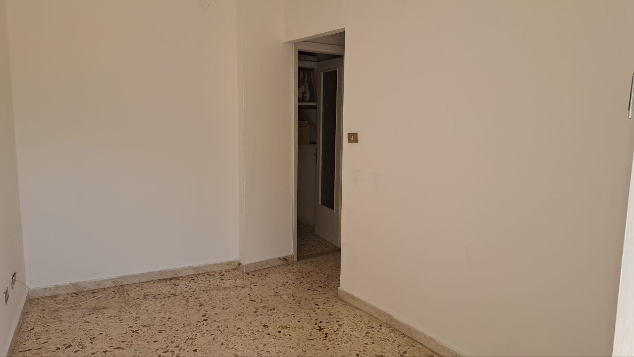Via Aldo Moro 4 locali con ampio salone e camerino