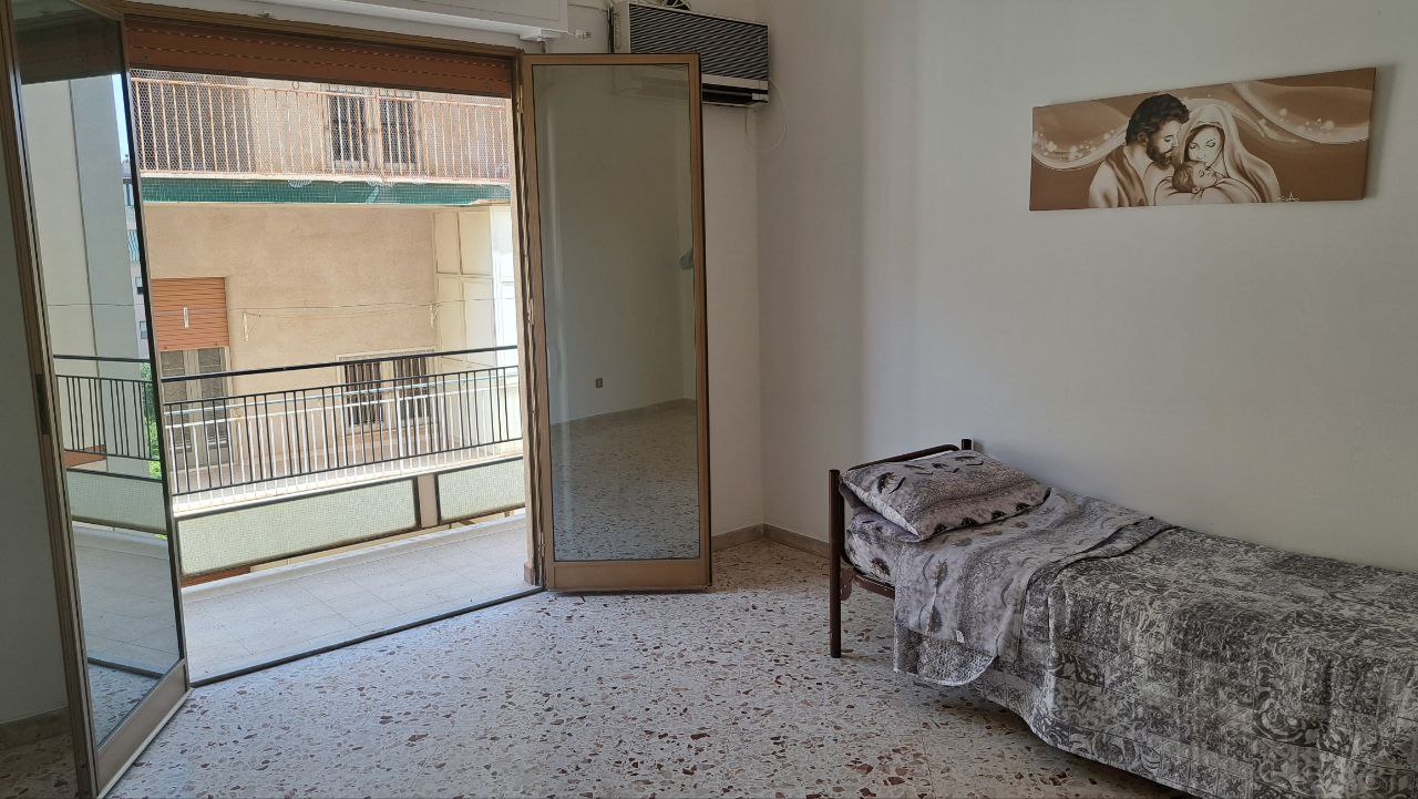 Via Aldo Moro 4 locali con ampio salone e camerino