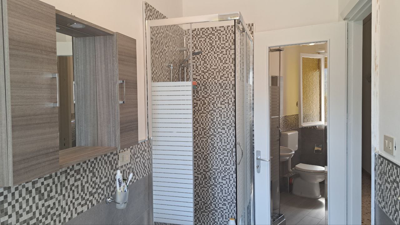Via Aldo Moro 4 locali con ampio salone e camerino