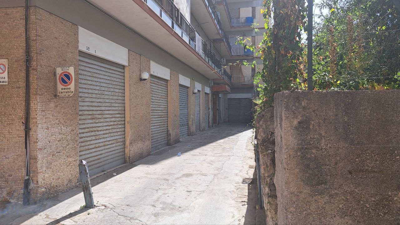 Via Aldo Moro 4 locali con ampio salone e camerino