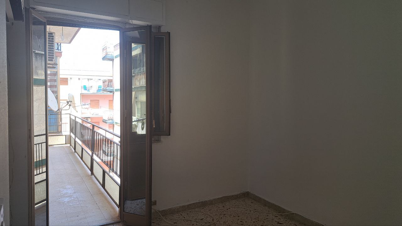Via Aldo Moro 4 locali con ampio salone e camerino