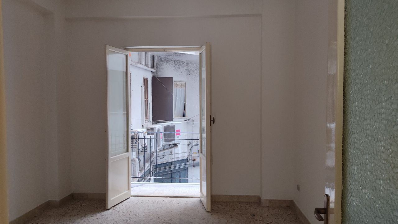 Via Venero comodo e centrale 3vani con ripostiglio