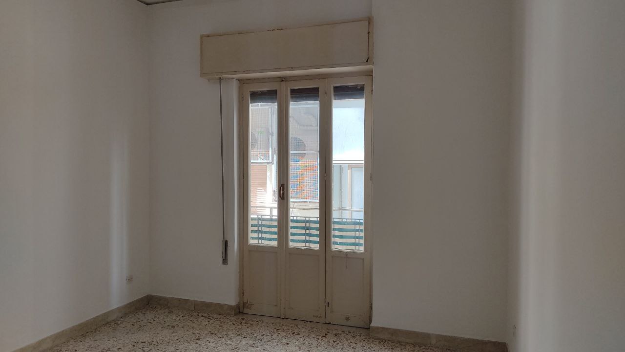 Via Venero comodo e centrale 3vani con ripostiglio