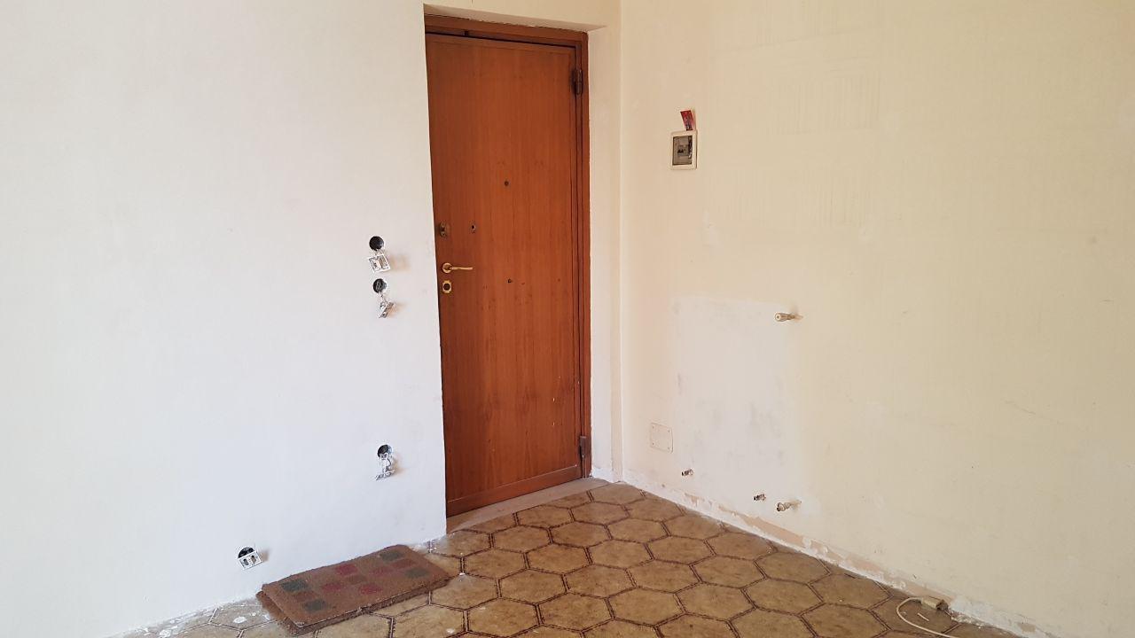 Via Giovan Battista Naselli, 4 vani con 2 ingressi