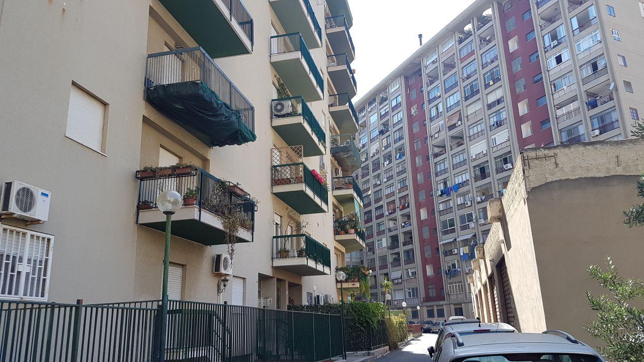Via Giovan Battista Naselli, 4 vani con 2 ingressi