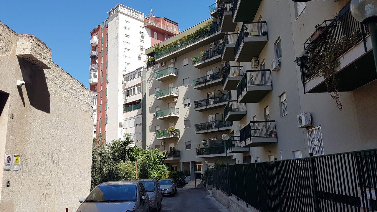 Via Giovan Battista Naselli, 4 vani con 2 ingressi