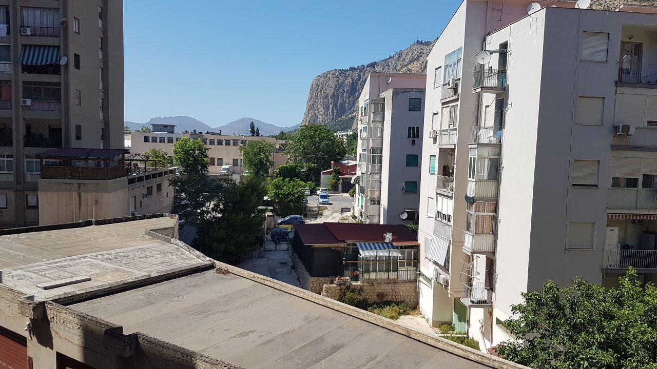 Via Giovan Battista Naselli, 4 vani con 2 ingressi