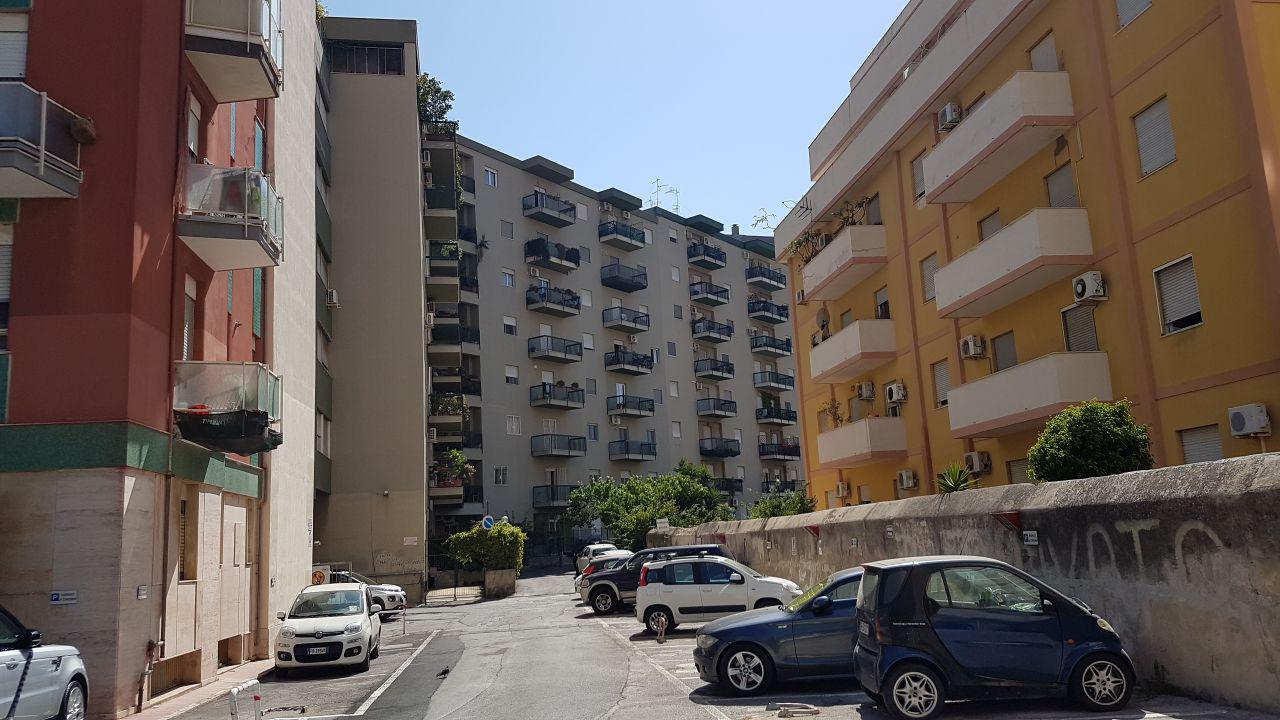Via Giovan Battista Naselli, 4 vani con 2 ingressi
