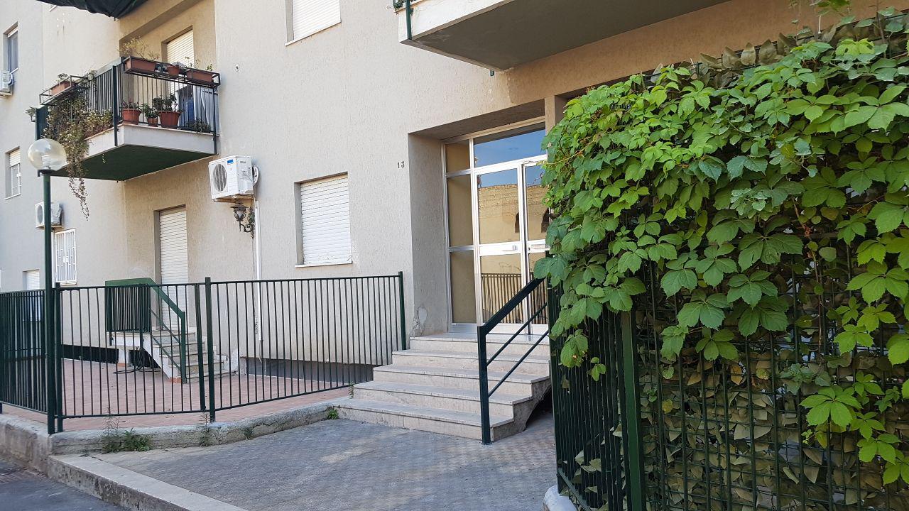 Via Giovan Battista Naselli, 4 vani con 2 ingressi