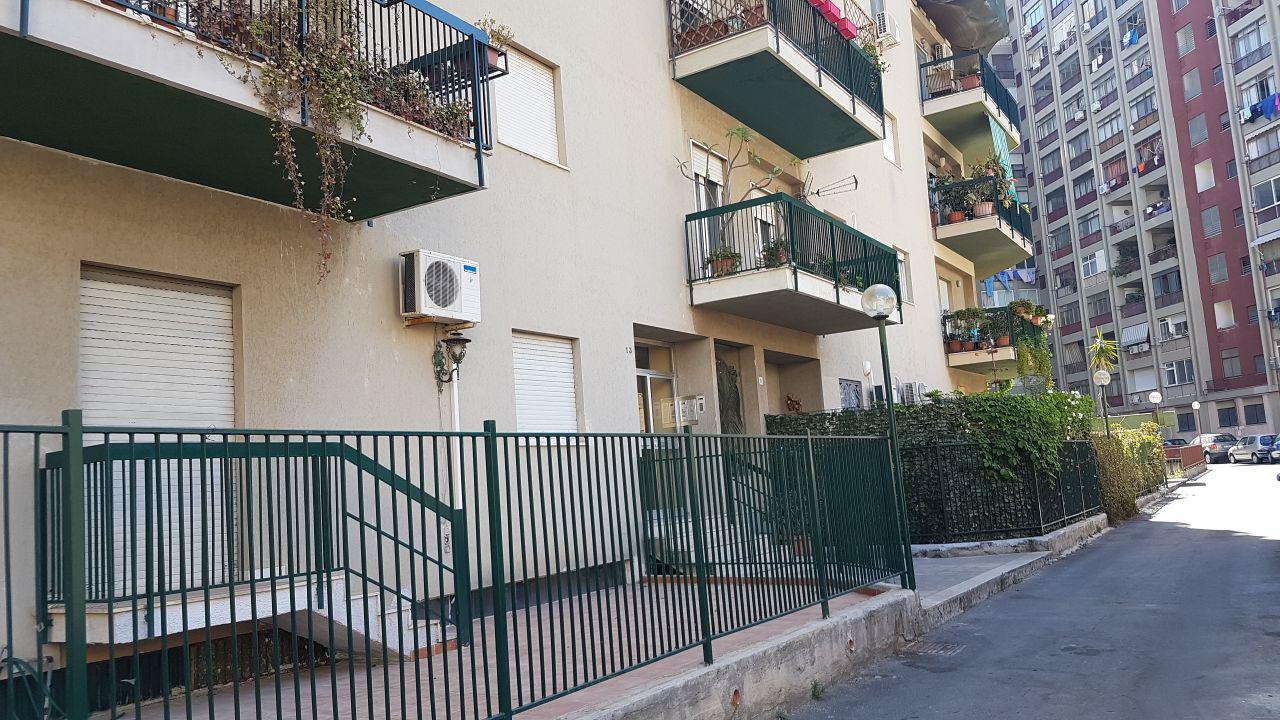 Via Giovan Battista Naselli, 4 vani con 2 ingressi