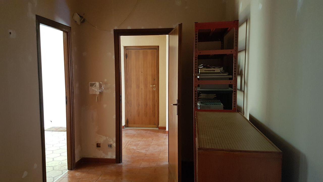 Via Giovan Battista Naselli, 4 vani con 2 ingressi
