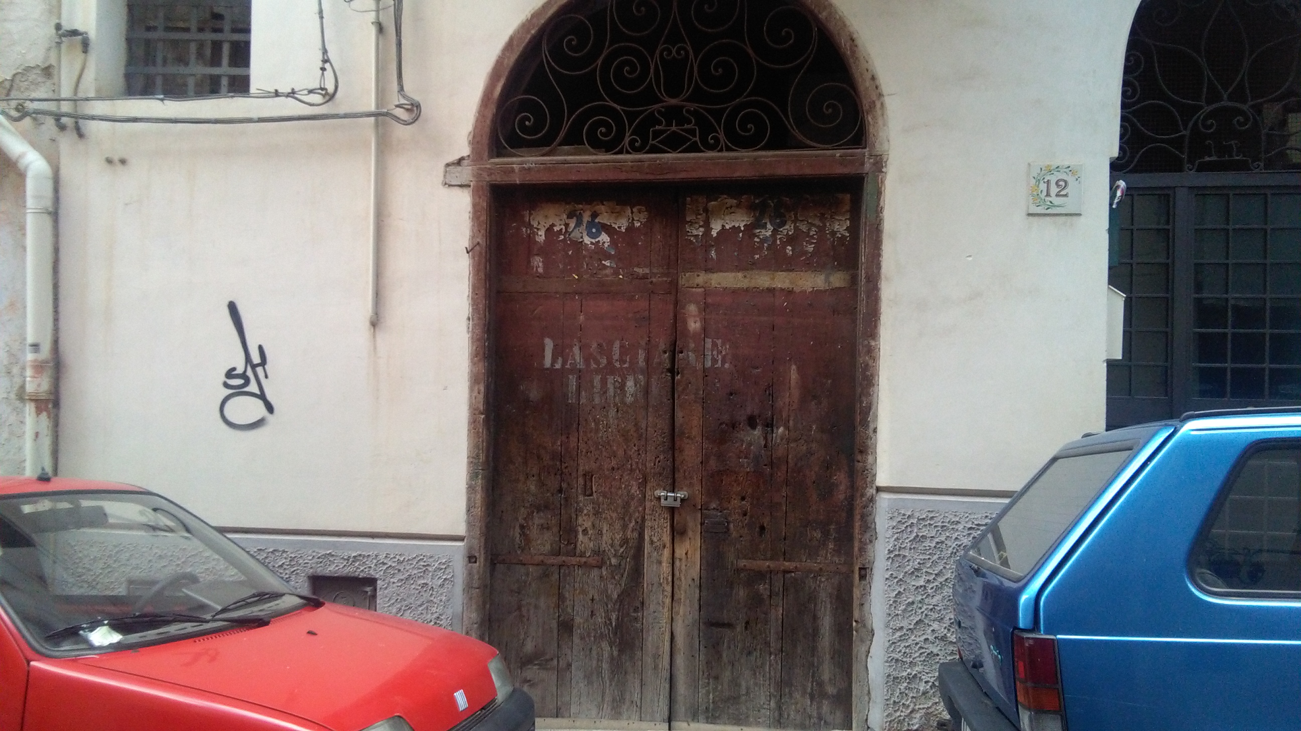 Via Chiesa del Carmine, ampio locale soppalcabile