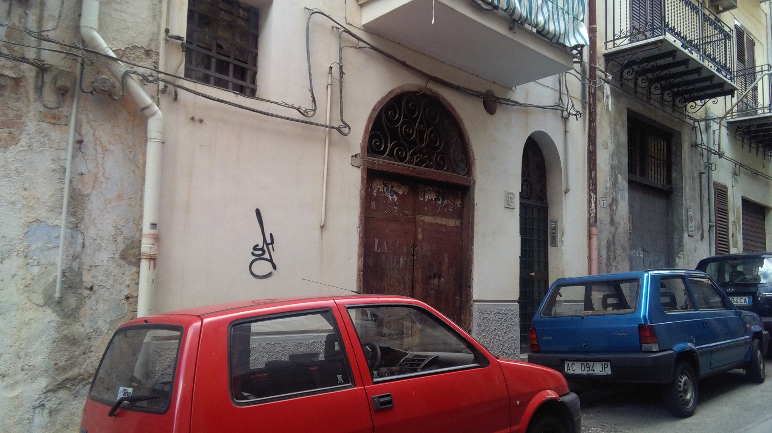 Via Chiesa del Carmine, ampio locale soppalcabile