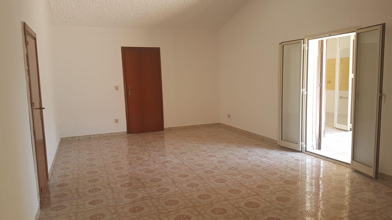 Via Cavallacci, 3 vani con ampio salone e terrazzo
