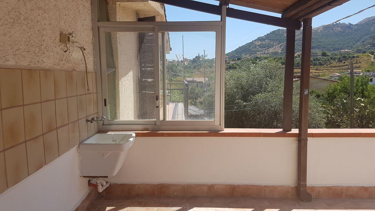 Via Cavallacci, 3 vani con ampio salone e terrazzo