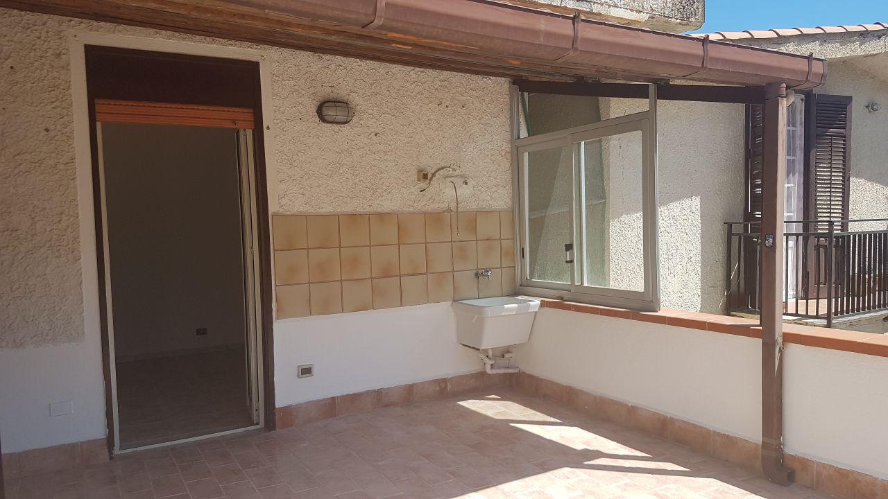 Via Cavallacci, 3 vani con ampio salone e terrazzo