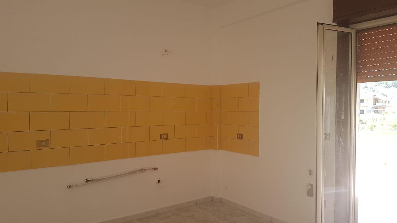 Via Cavallacci, 3 vani con ampio salone e terrazzo