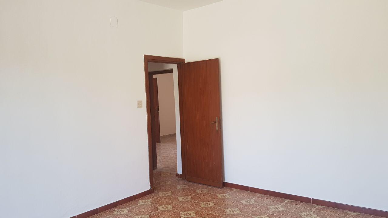 Via Cavallacci, 3 vani con ampio salone e terrazzo