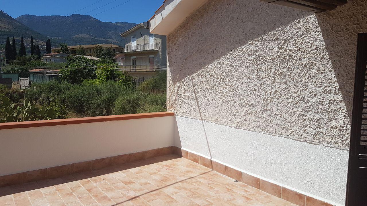 Via Cavallacci, 3 vani con ampio salone e terrazzo
