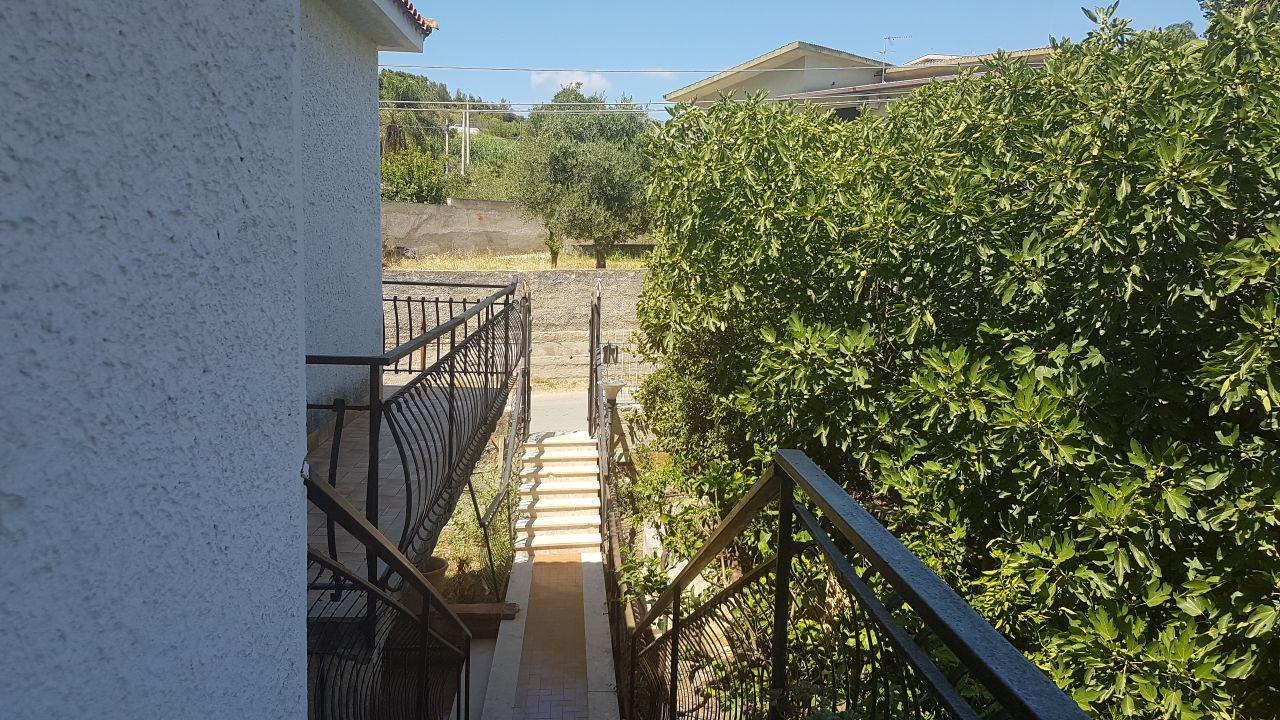 Via Cavallacci, 3 vani con ampio salone e terrazzo