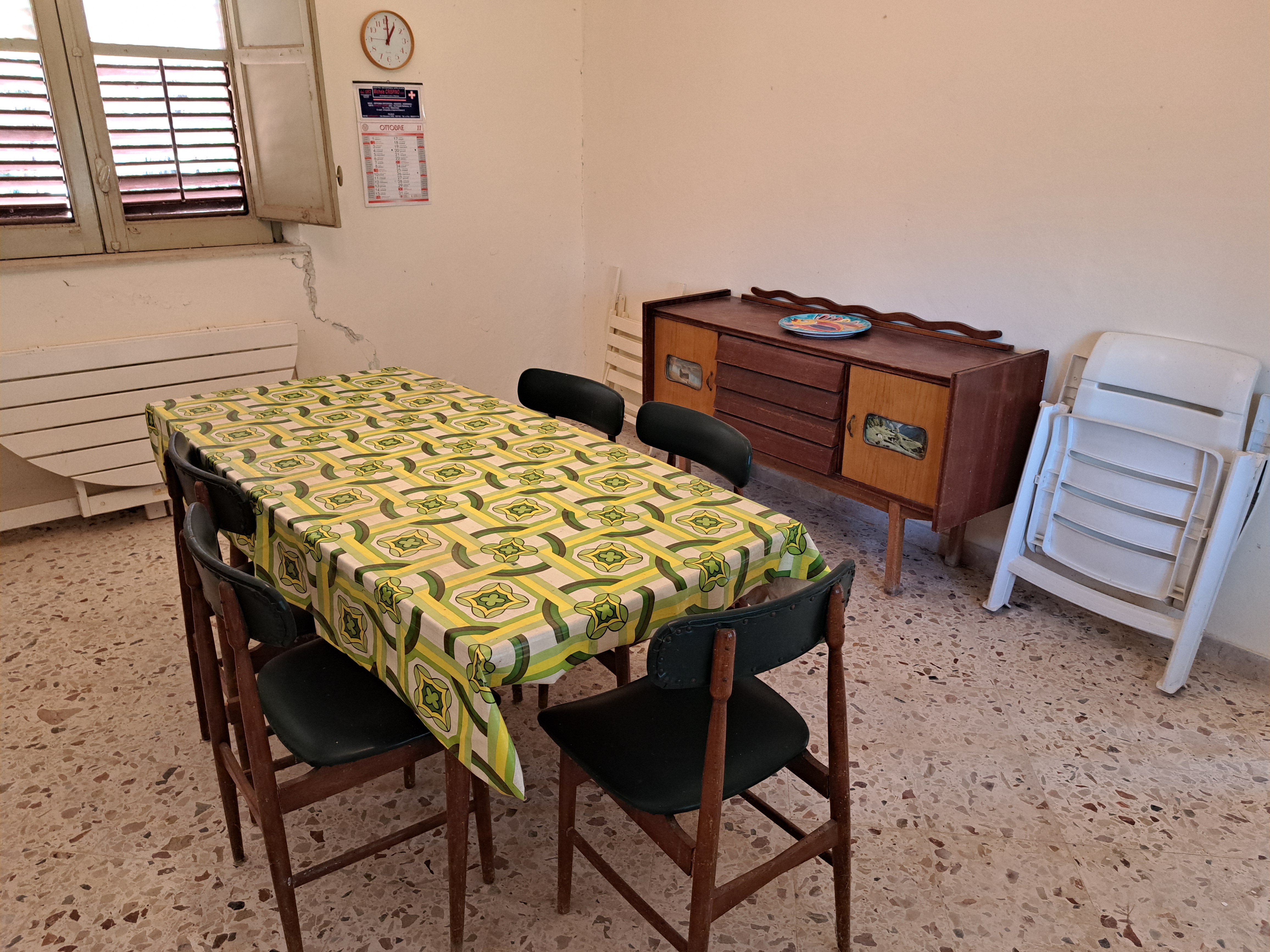Via Livia De Stefani già Via P. G. 11, villino 3 vani con terrazzo, magazzino e 4.000 mq di terreno