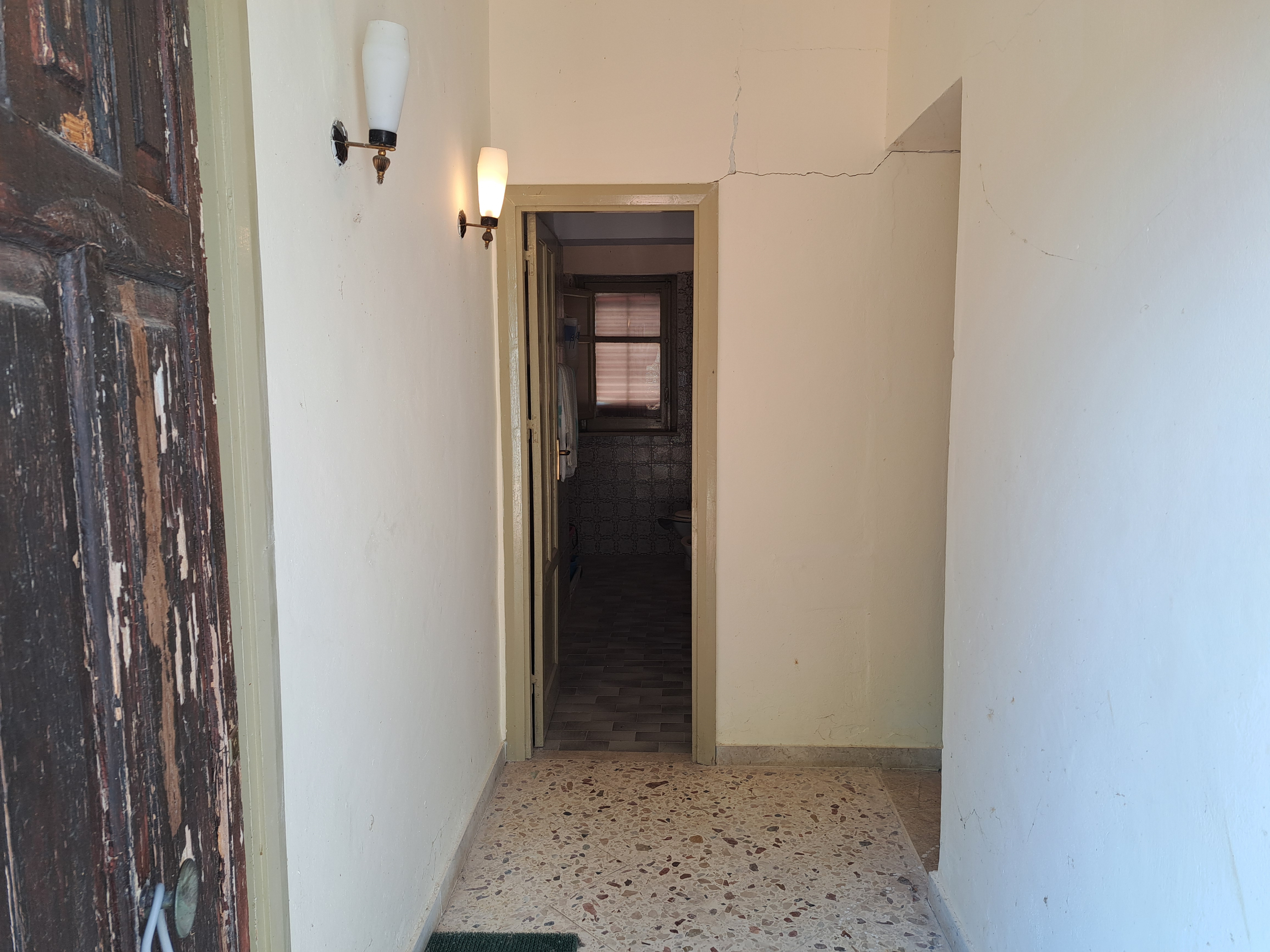 Via Livia De Stefani già Via P. G. 11, villino 3 vani con terrazzo, magazzino e 4.000 mq di terreno