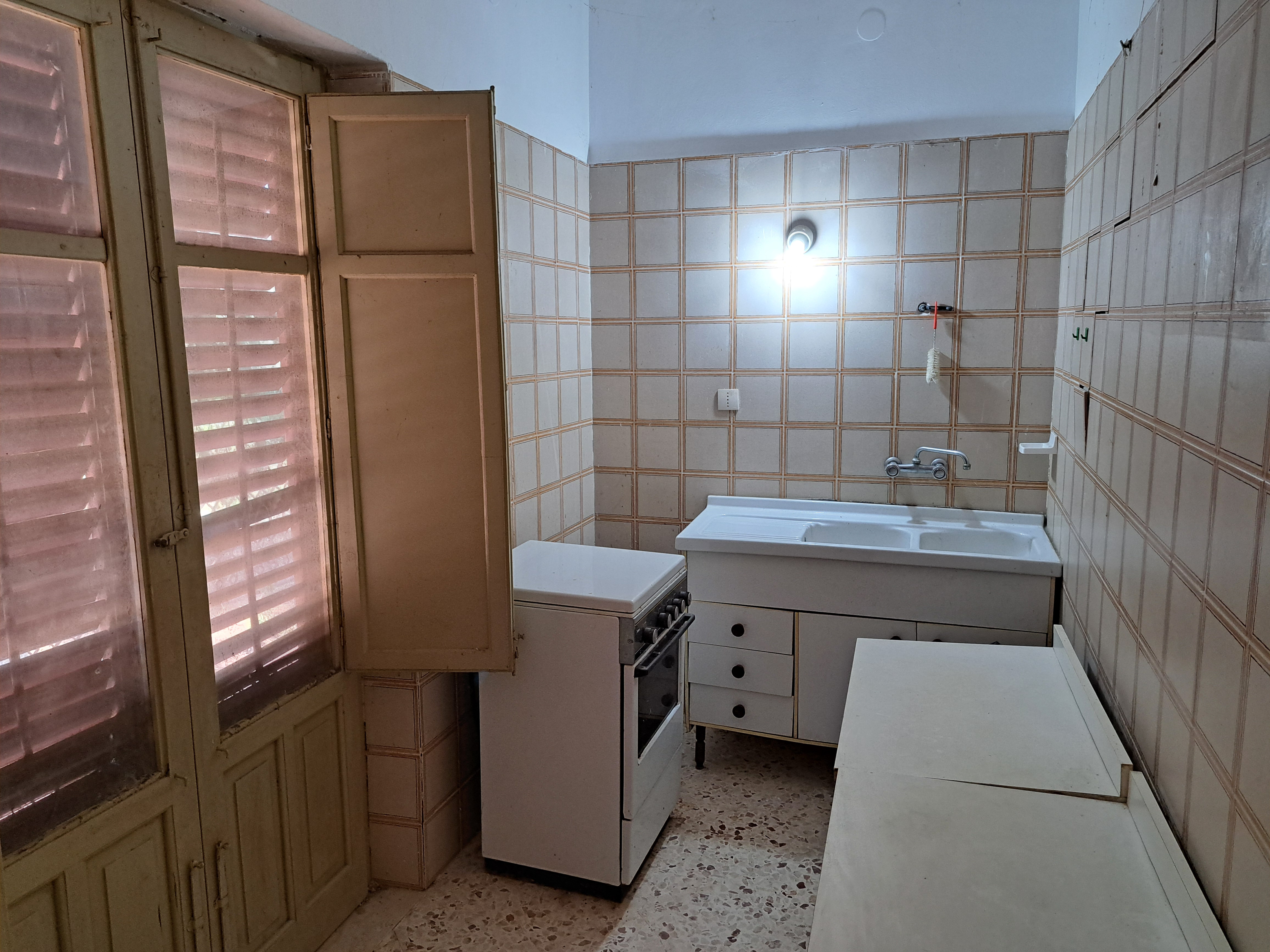 Via Livia De Stefani già Via P. G. 11, villino 3 vani con terrazzo, magazzino e 4.000 mq di terreno