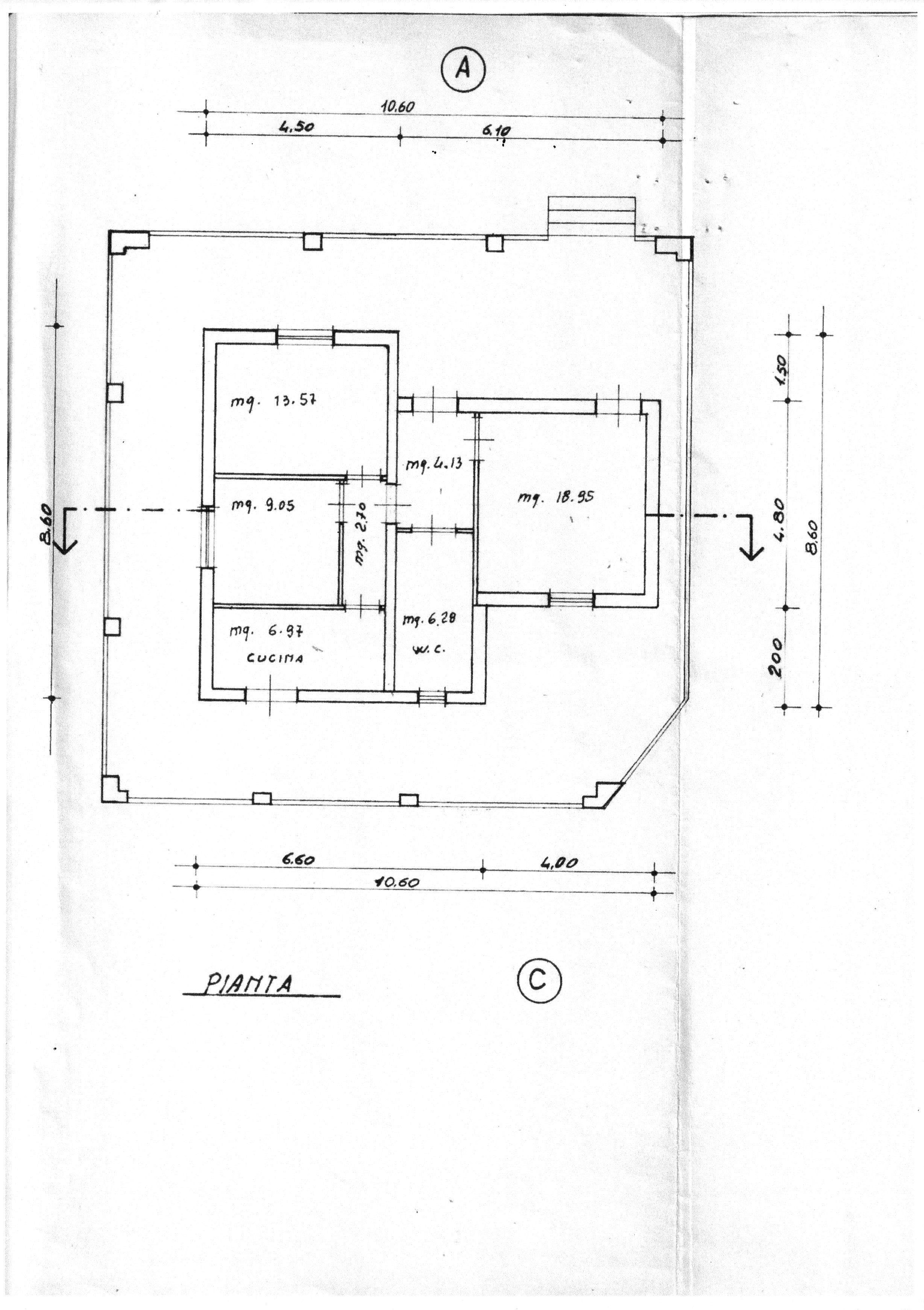 Via Livia De Stefani già Via P. G. 11, villino 3 vani con terrazzo, magazzino e 4.000 mq di terreno