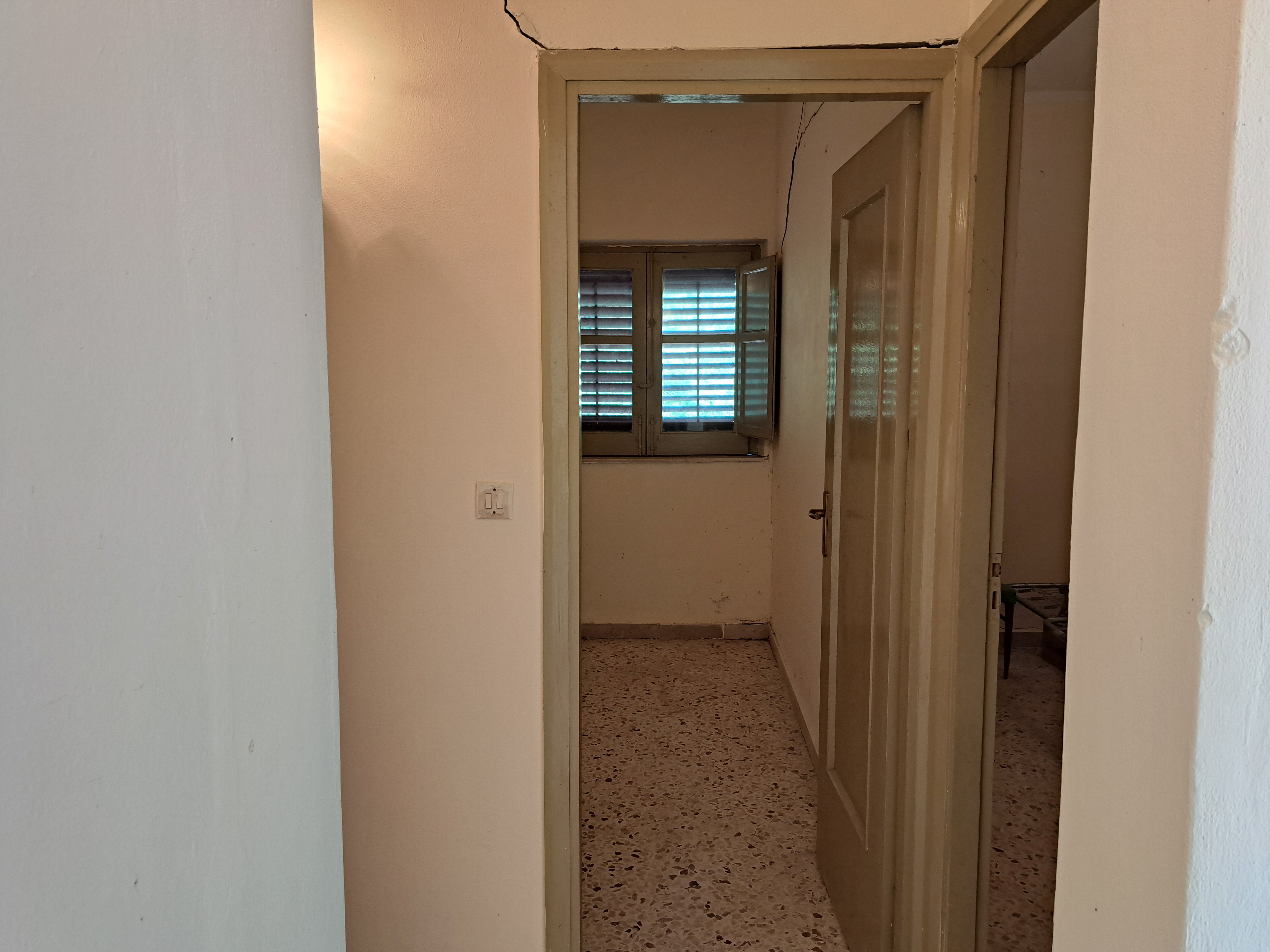 Via Livia De Stefani già Via P. G. 11, villino 3 vani con terrazzo, magazzino e 4.000 mq di terreno