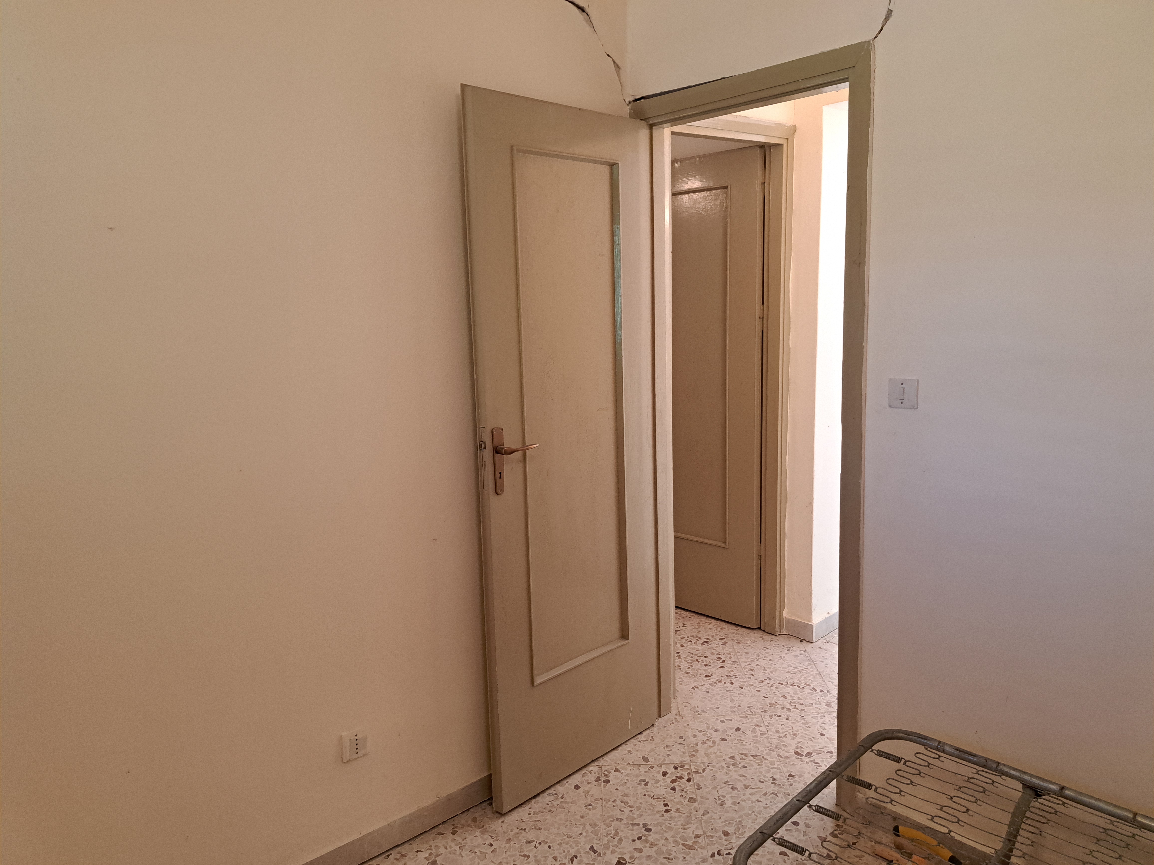 Via Livia De Stefani già Via P. G. 11, villino 3 vani con terrazzo, magazzino e 4.000 mq di terreno