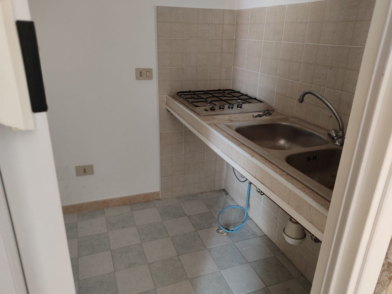 Via della Greca casetta con rivestimenti in pietra