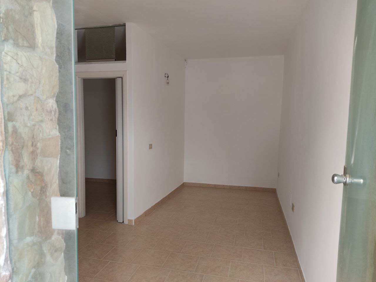 Via della Greca casetta con rivestimenti in pietra