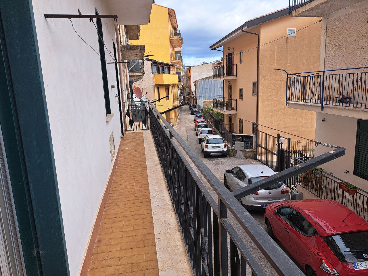Via Passo d'Api casa con doppi ingressi e box auto