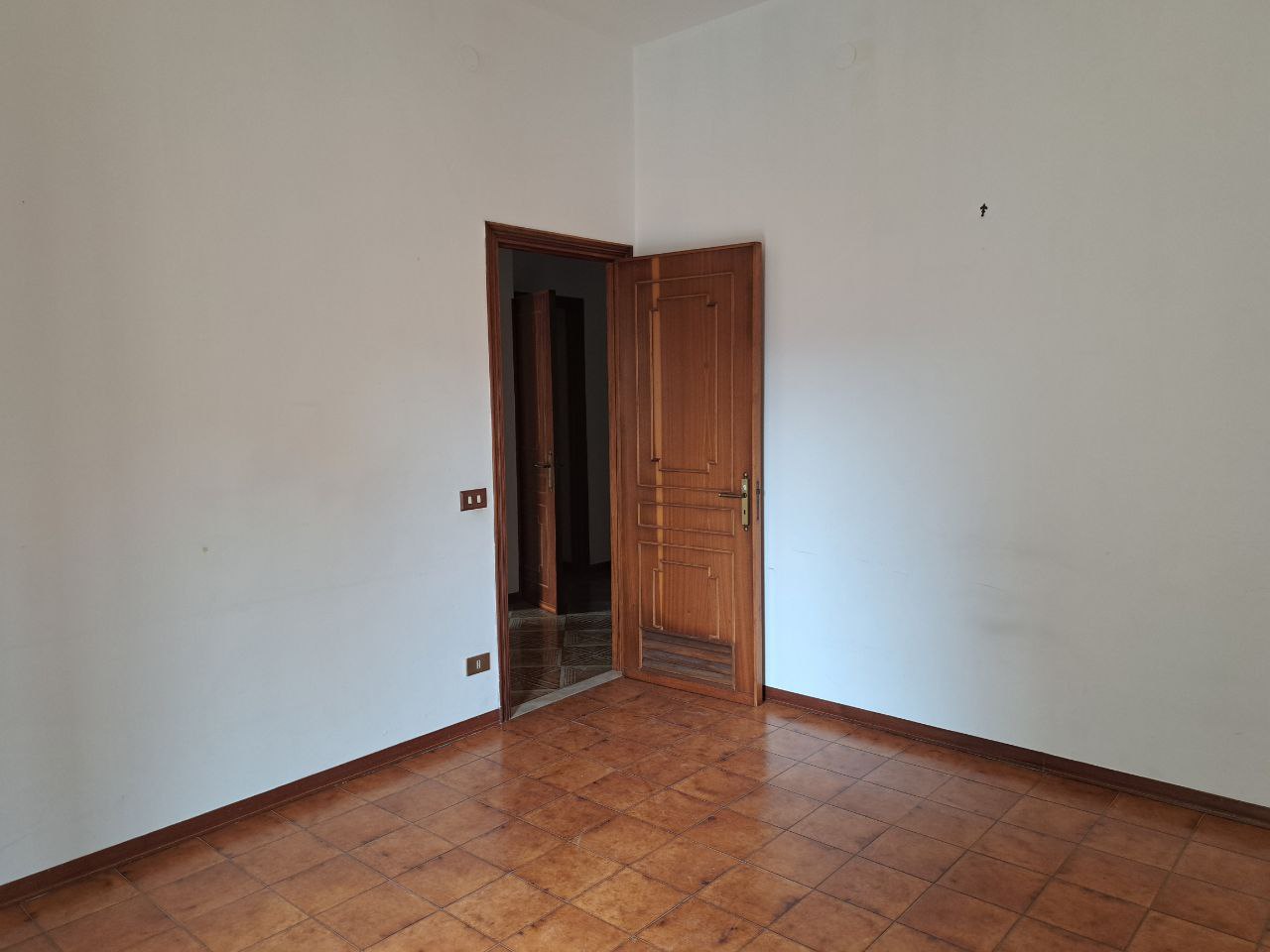 Via Passo d'Api casa con doppi ingressi e box auto