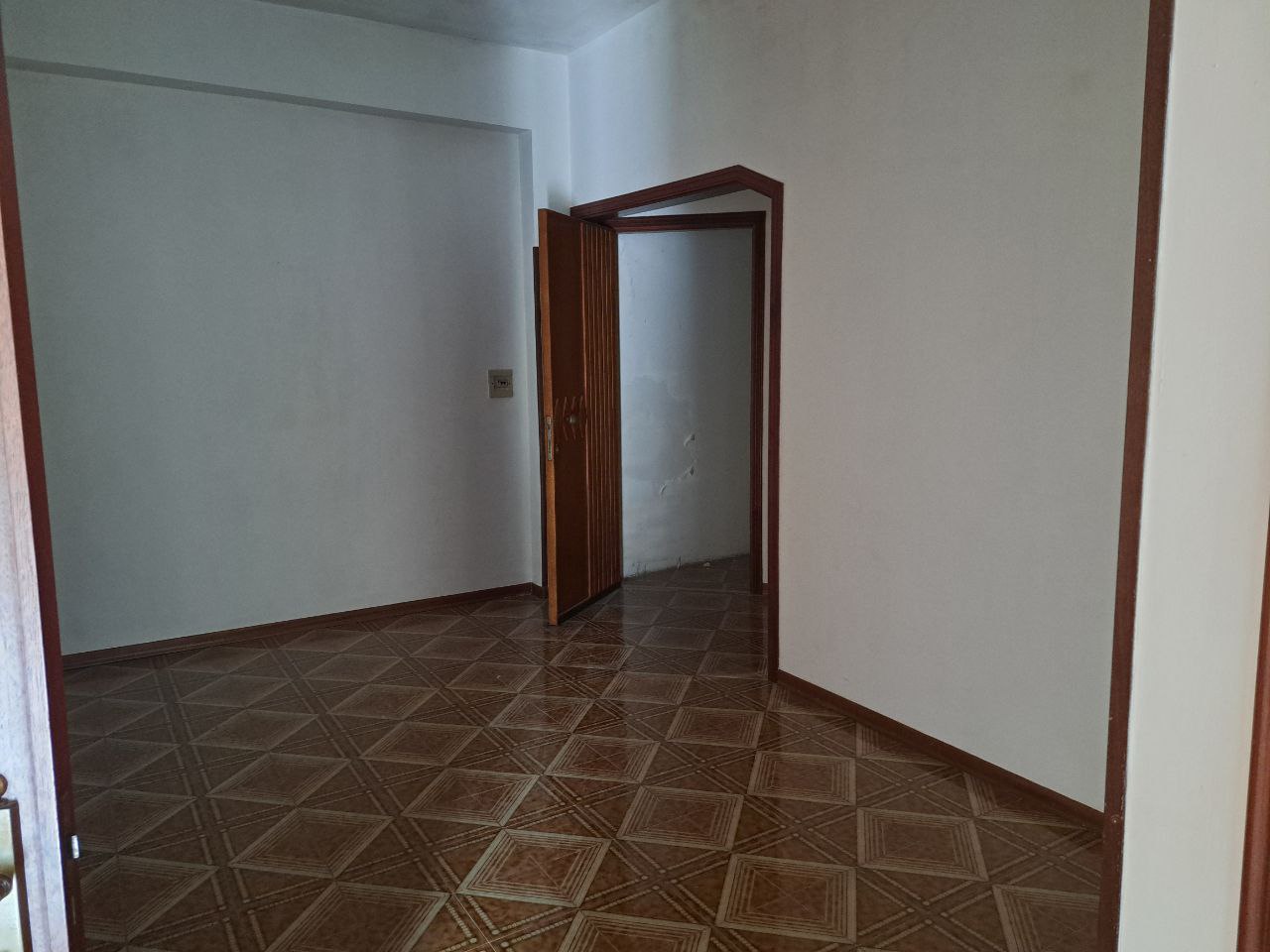 Via Passo d'Api casa con doppi ingressi e box auto