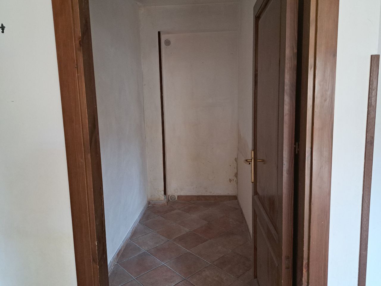Via Passo d'Api casa con doppi ingressi e box auto