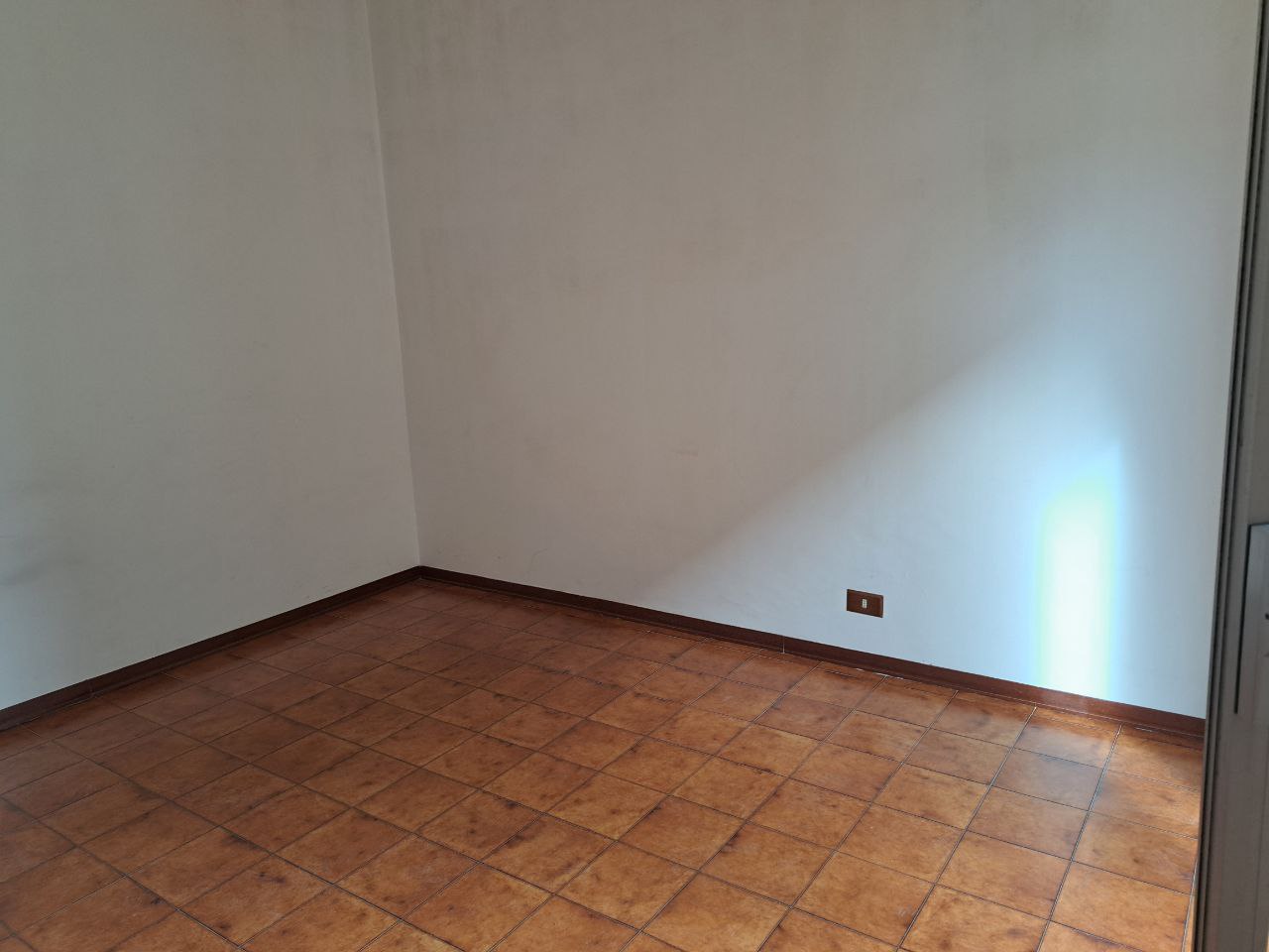 Via Passo d'Api casa con doppi ingressi e box auto