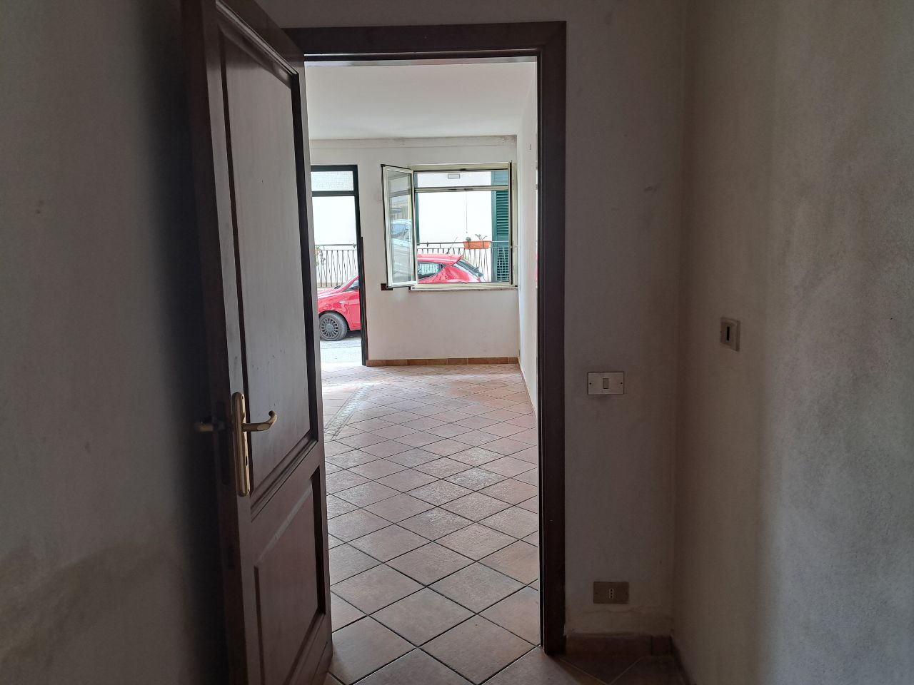 Via Passo d'Api casa con doppi ingressi e box auto