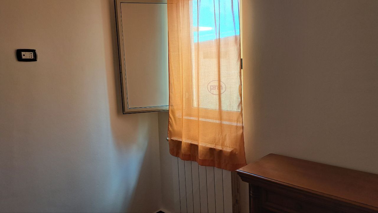 Via Tre Canali villino con posti auto ben arredato