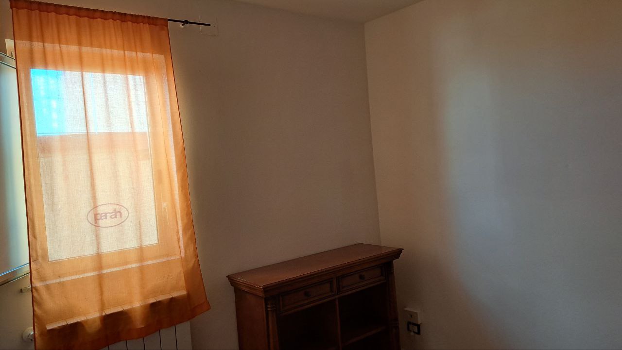 Via Tre Canali villino con posti auto ben arredato