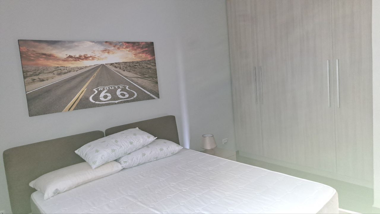 Via Tre Canali villino con posti auto ben arredato