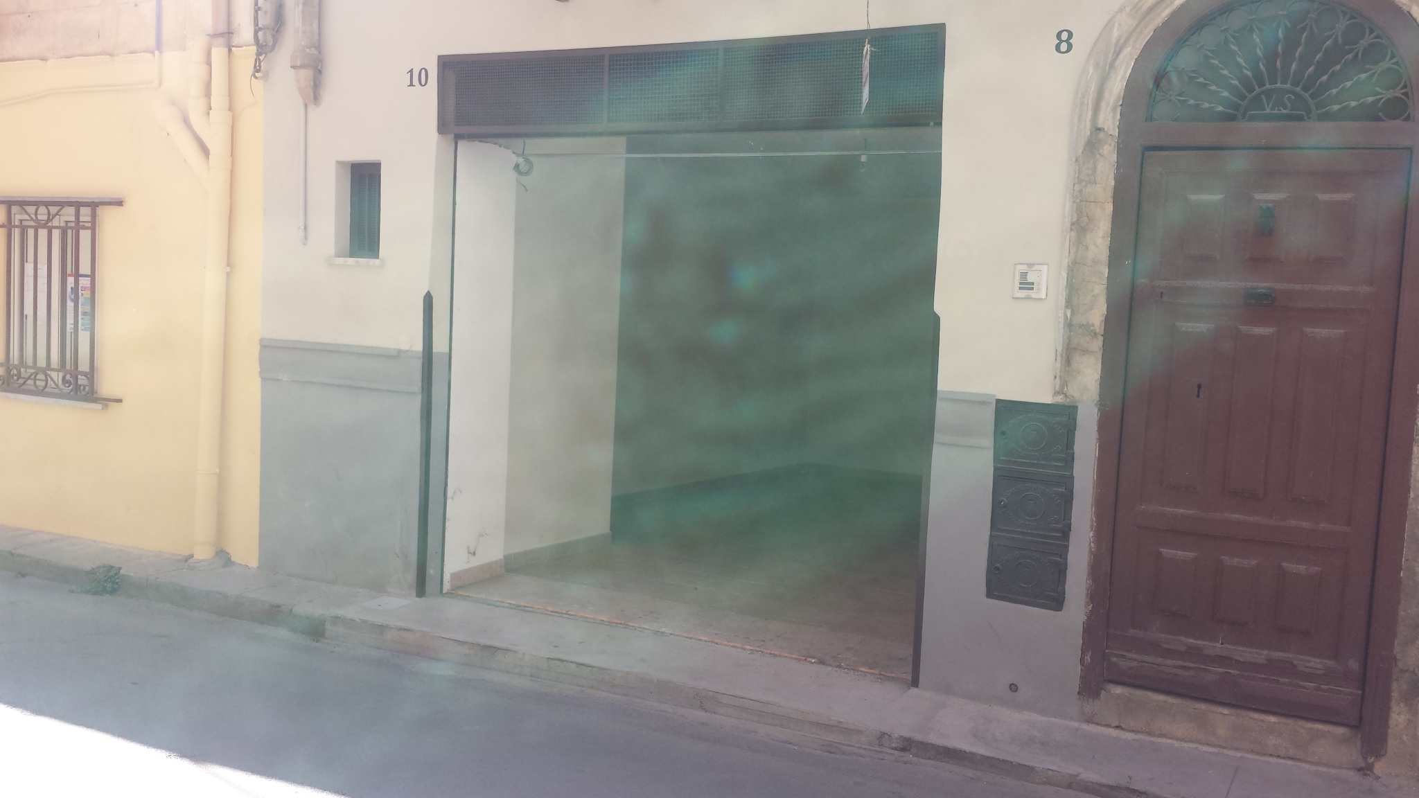 Via Belvedere, magazzino con wc ben ristrutturato