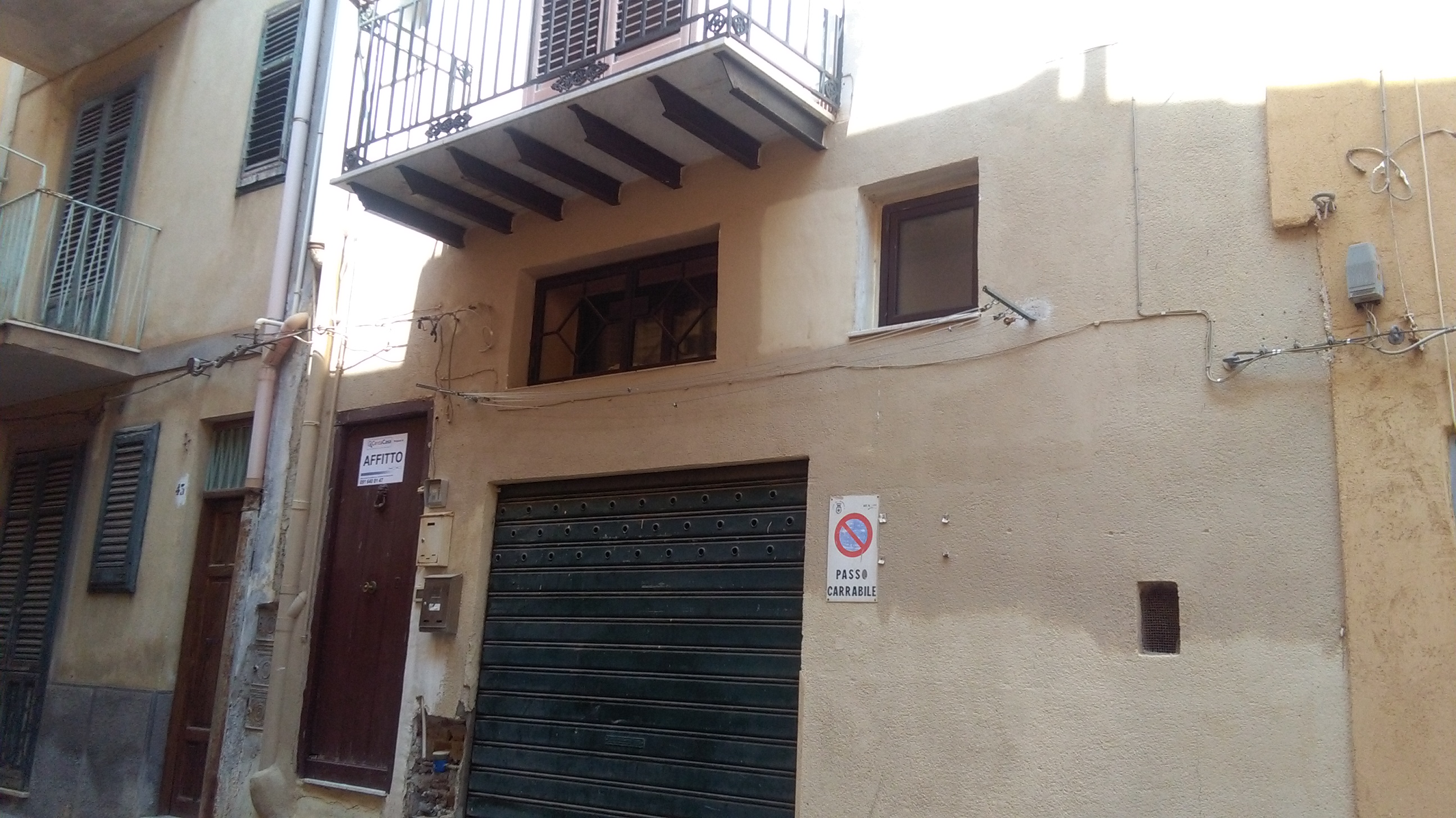 Via Lo Re, monolocale ristrutturato e arredato